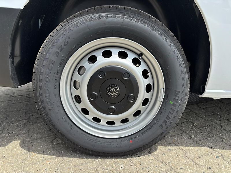 Peugeot Expert Furgon L3 2.2 BlueHDi 150 MAN6 - fotka 18 z 19