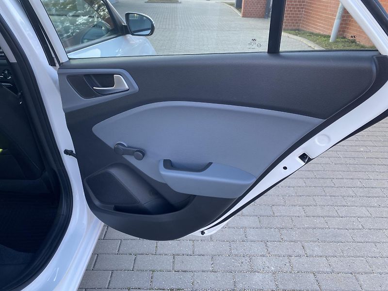 Hyundai i20 1.2i SELECT, NAJ.116TIS.KM!! - fotka 28 z 39