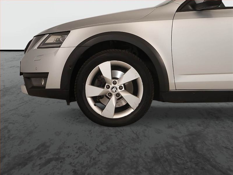 Škoda Octavia (2017) Scout 2.0 TDI, 4X4, Automat - fotka 15 z 23