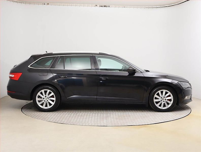 Škoda Superb (2018) Ambition 1.6 TDI, Bi-Xenony - fotka 6 z 20