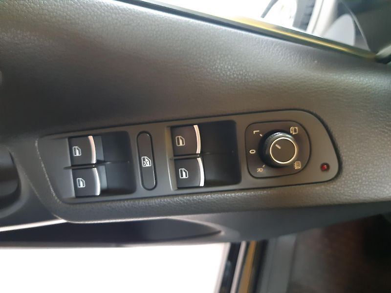 Volkswagen Tiguan 2.0 TDI 4x4 DIGIKLIMA TAŽNÉ - fotka 20 z 28