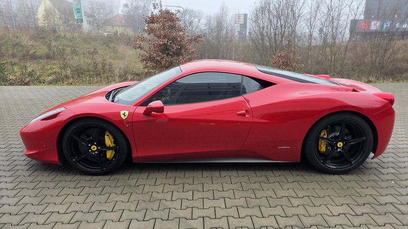 Ferrari 458 (2010) TOP STAV PRAVIDELNÝ SERVIS - fotka 7 z 14