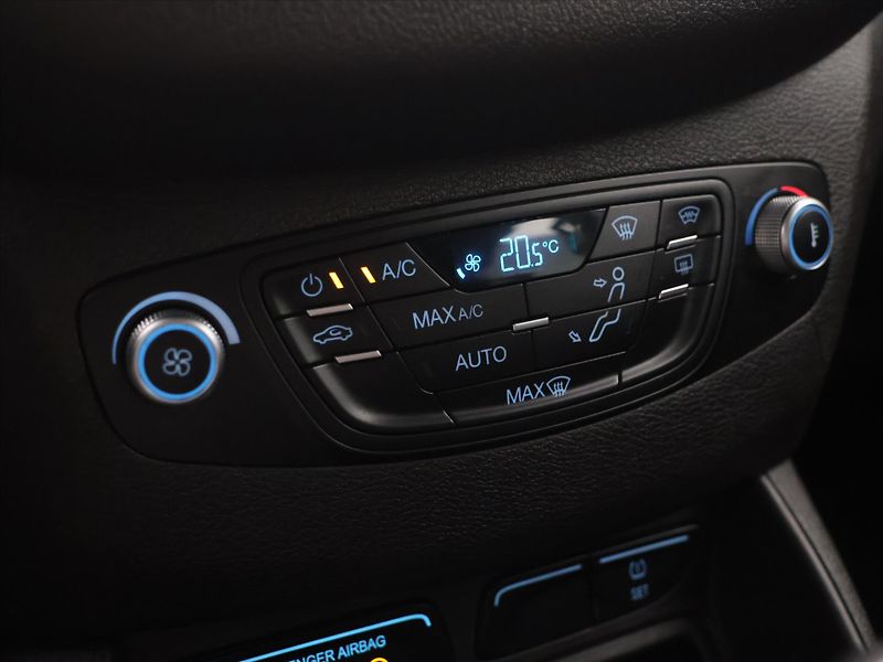 Ford Tourneo Connect 1,5 TDCi 71kW Titanium CZ - fotka 25 z 34