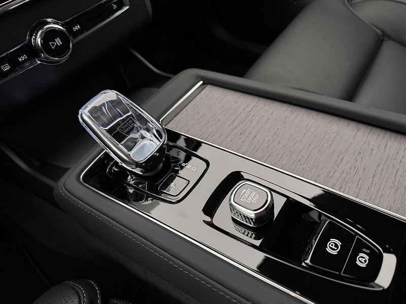 Volvo XC90 (2026) T8 AWD Plug-in DARK PLUS 7m - fotka 25 z 29