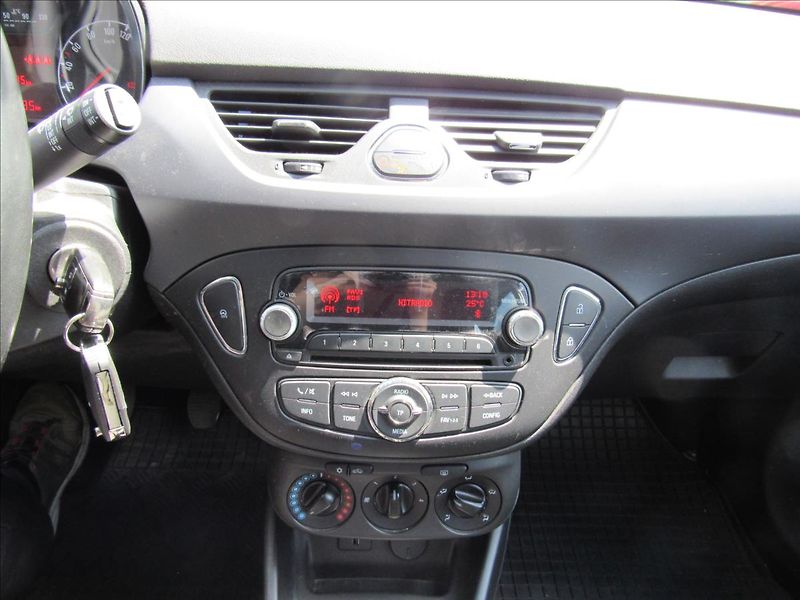 Opel Corsa 1,2 i 51kW - fotka 15 z 29