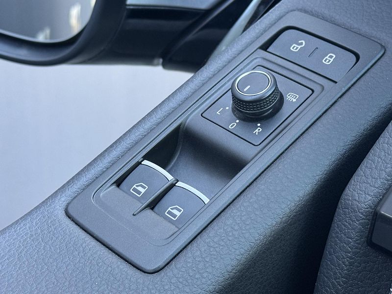 Volkswagen Multivan (2017) 2.0TDi DSG Highline RZV - fotka 28 z 54