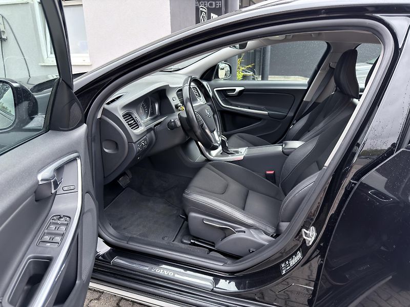 Volvo V60 Cross Country D4 AWD // 4x4 - fotka 9 z 30