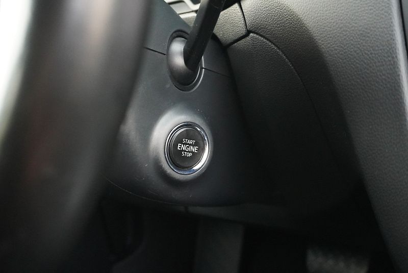 Škoda Octavia 2.0 TDi DSG ELEGANCE - fotka 17 z 24