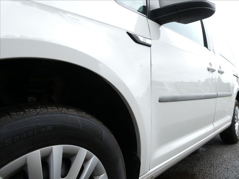 Volkswagen Caddy 2,0 TDi 1.majitel,závěs,tempom - fotka 12 z 49