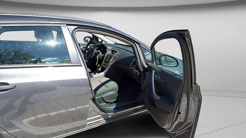 Opel Astra J SPORTS TOURER ENJOY A17DTR M - fotka 11 z 21