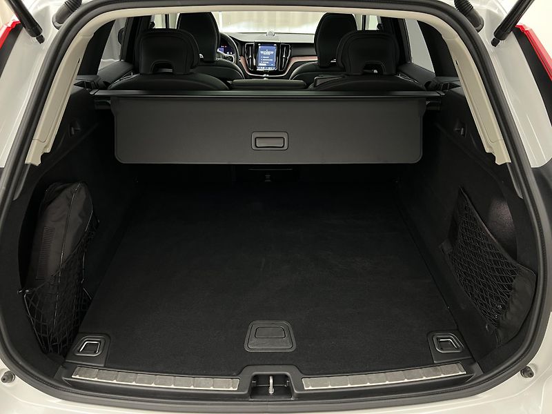 Volvo XC60 B5 AWD ULTIMATE DARK AUT  - fotka 5 z 47