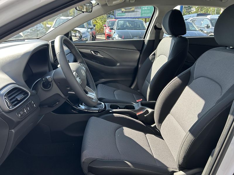 Hyundai i30 WG 1,5i 70 kW MT COMFORT FL - fotka 13 z 30