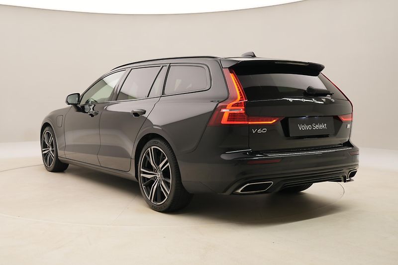 Volvo V60 T8 AWD RECHARGE R-DESIGN AUT - fotka 11 z 52