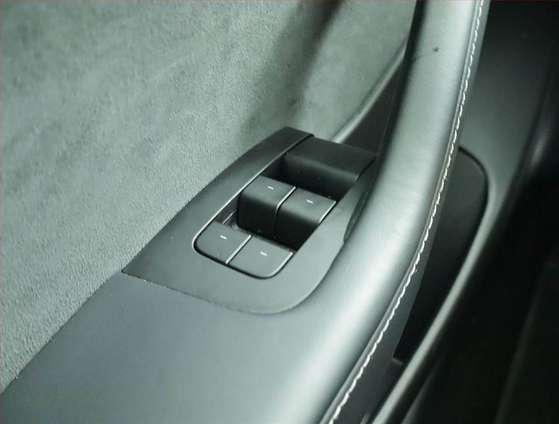 Tesla Model 3 (2022) Long Range 4WD 79kWh, SoH 90% - fotka 16 z 23