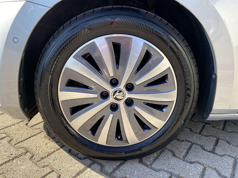 Škoda Superb (2022) Combi 2.0 TDI DSG Ambition - fotka 31 z 35