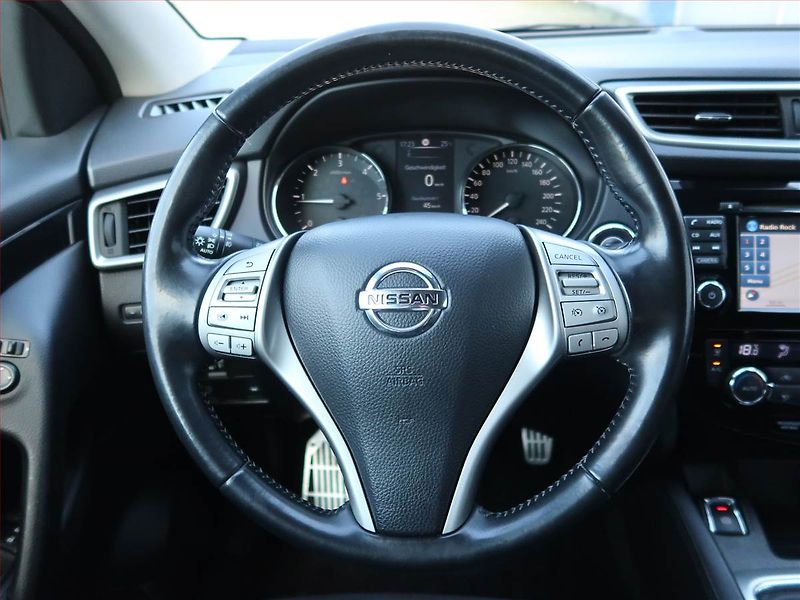 Nissan Qashqai (2014) 1.5 dCi, Serv.kniha, Navi - fotka 16 z 17