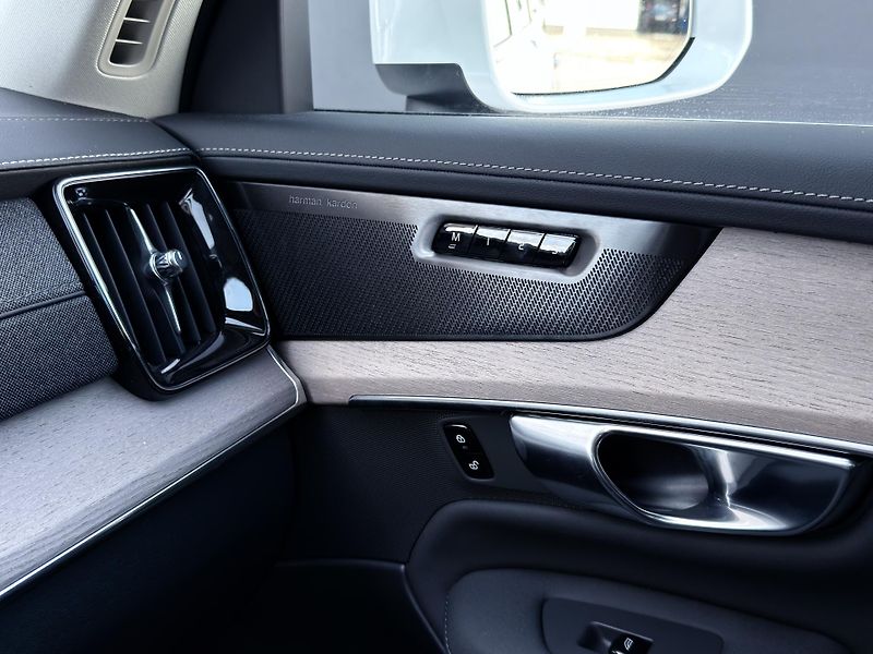 Volvo XC90 T8 AWD RECH. PLUS BRIGHT +kola - fotka 25 z 58
