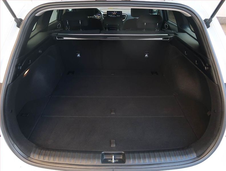 Kia Ceed (2022) 1.5 T-GDI MHEV - fotka 14 z 20