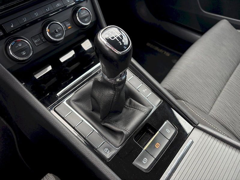 Škoda Superb (2017) Combi 2.0 TDI / 110kW / AMBITI - fotka 20 z 35