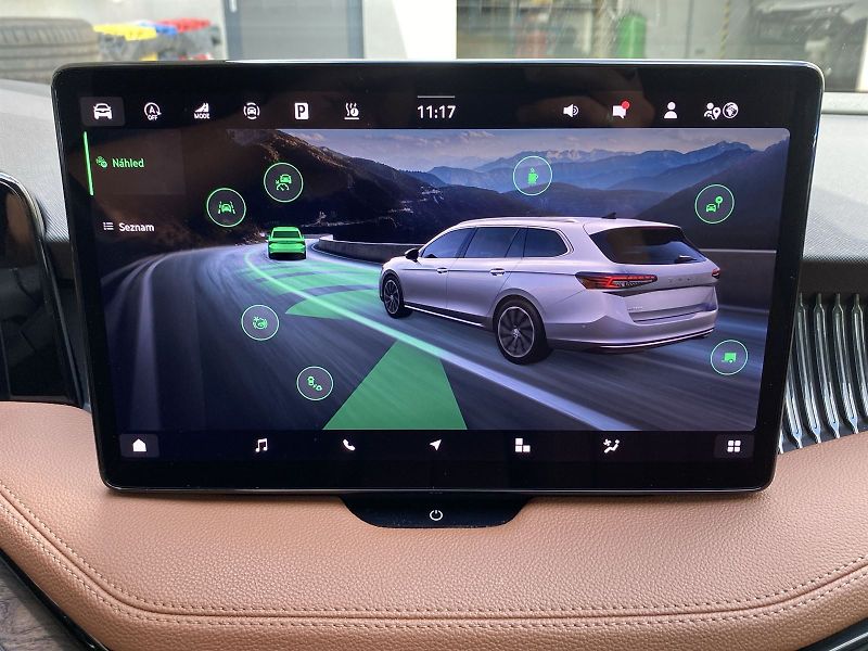 Škoda Superb (2025) Combi 2.0 TDI 4x4 DSG L&K - fotka 18 z 42
