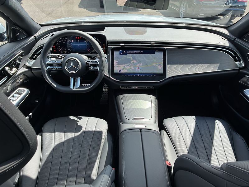 Mercedes-Benz Třídy E E 220 d 4MATIC AMG - fotka 16 z 28