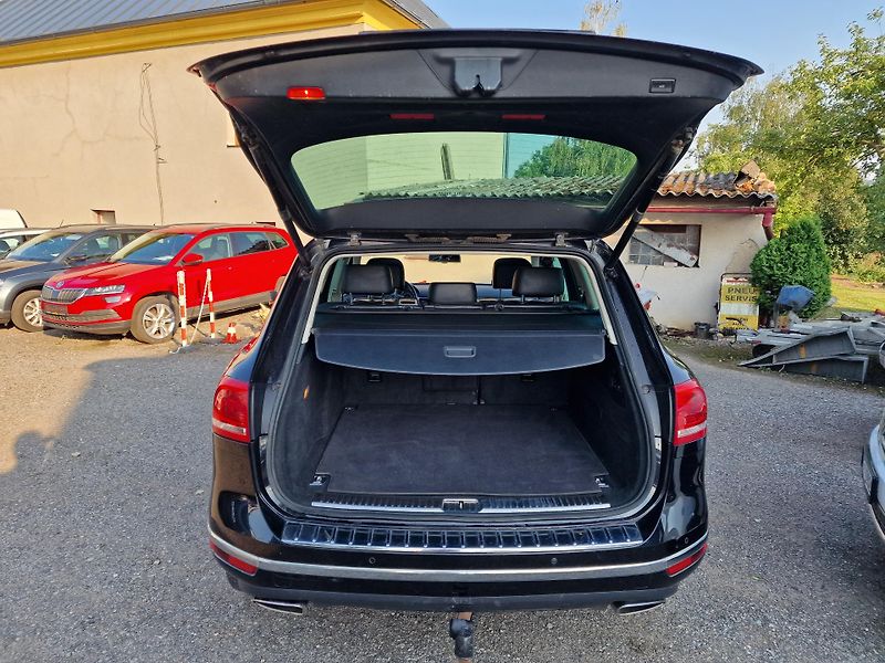 Volkswagen Touareg 4,2TDI V8 EXCLUSIVE - fotka 9 z 19