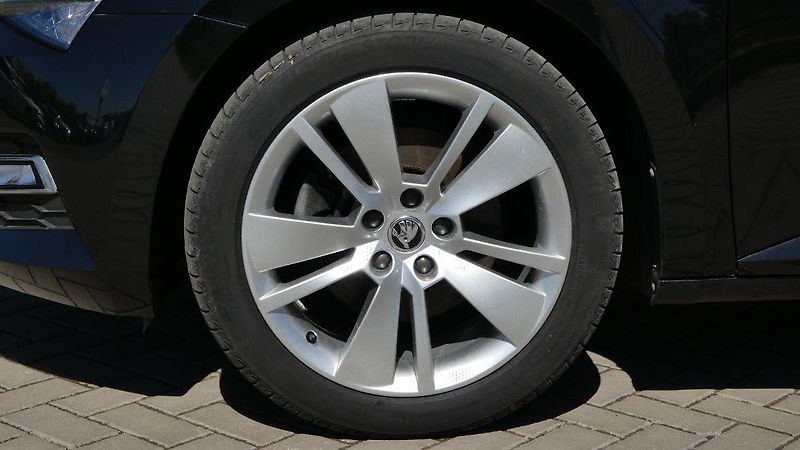 Škoda Superb Combi 1.5 TSI DSG Style - fotka 26 z 27