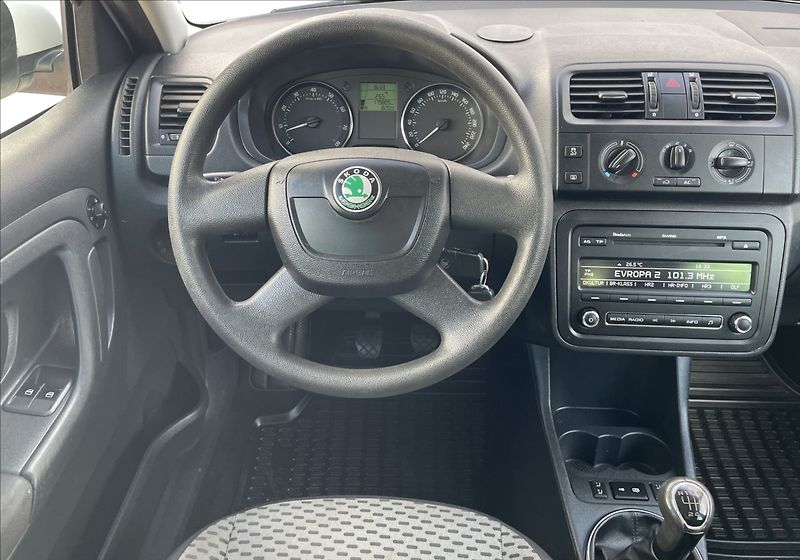 Škoda Fabia 1,2 tsi 63kW Family servisován - fotka 11 z 21