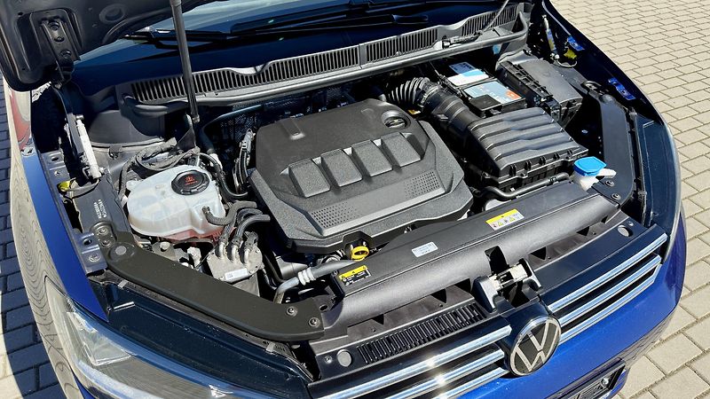 Volkswagen Touran (2022) 2.0TDi*110kW*DSG*7MÍST*STYLE* - fotka 23 z 29