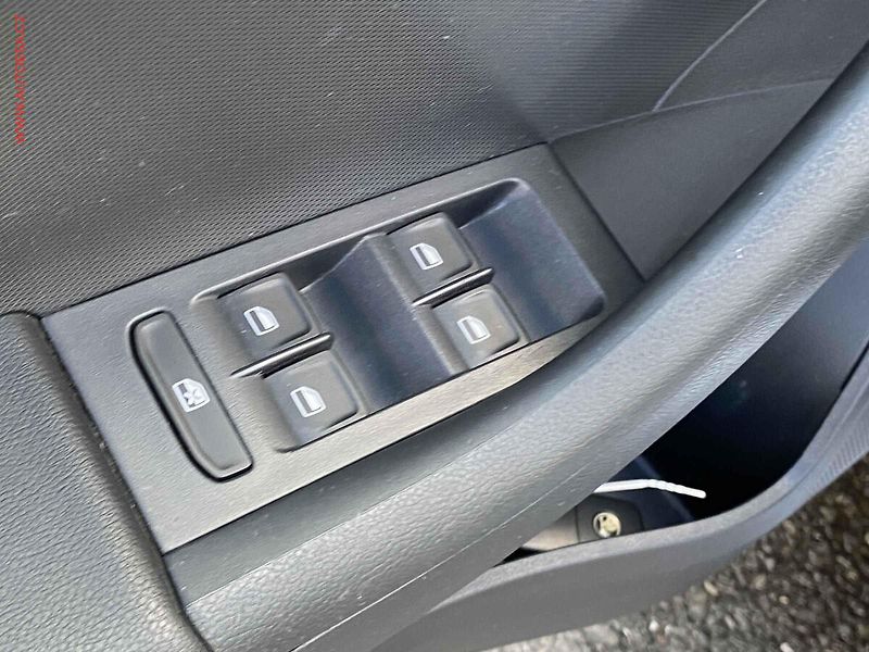 Škoda Rapid (2013) 1.4 TSi, Elegance, DSG - fotka 11 z 16