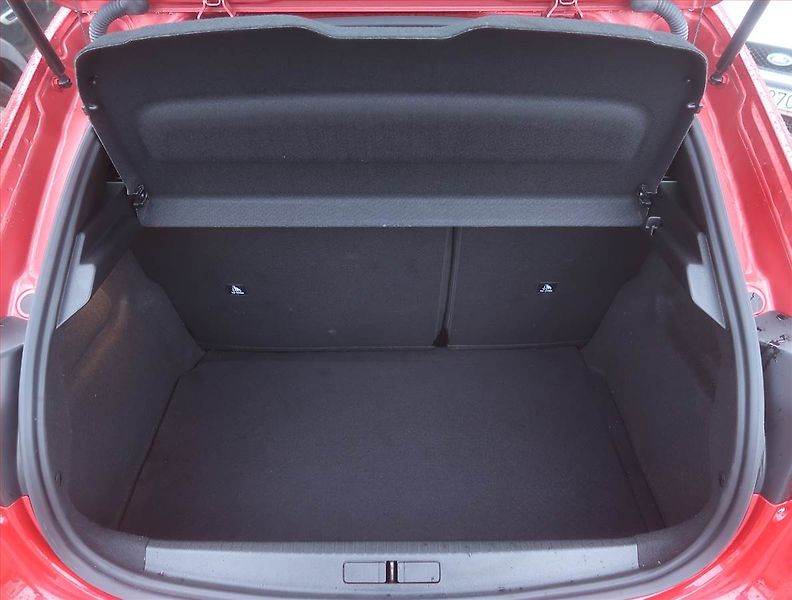 Peugeot 208 (2024) 1.2 PureTech, Tempomat - fotka 14 z 15