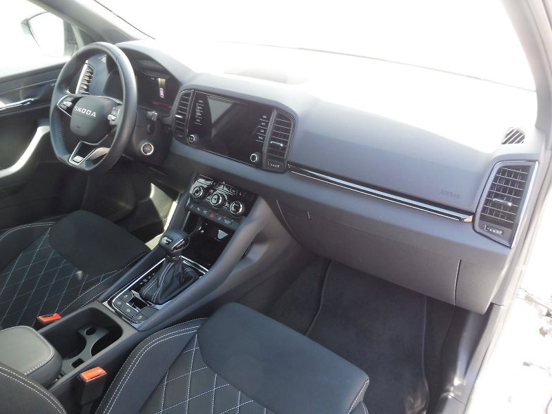 Škoda Karoq (2025) SportLine 2,0 TSI 140kW DSG 4x - fotka 8 z 29