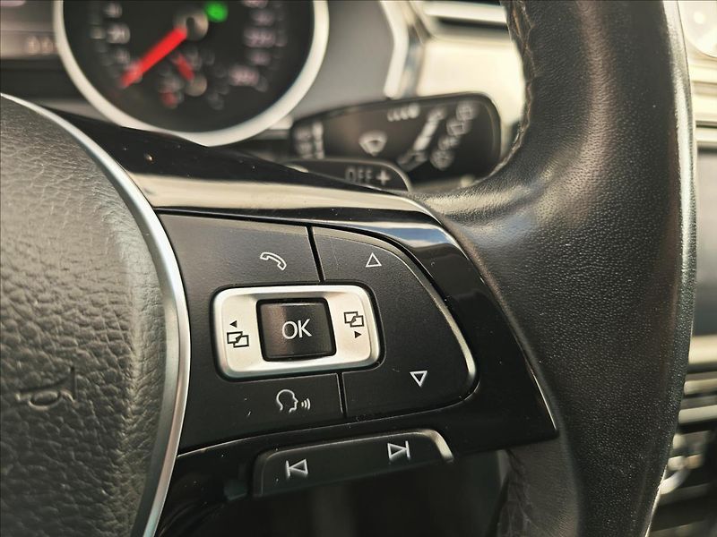 Volkswagen Passat VIII 1,4TSi DSG Highline - fotka 18 z 56