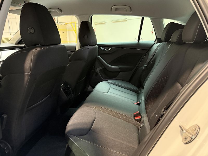 Škoda Scala 1.0 TSI 85kW Ambition - fotka 11 z 13