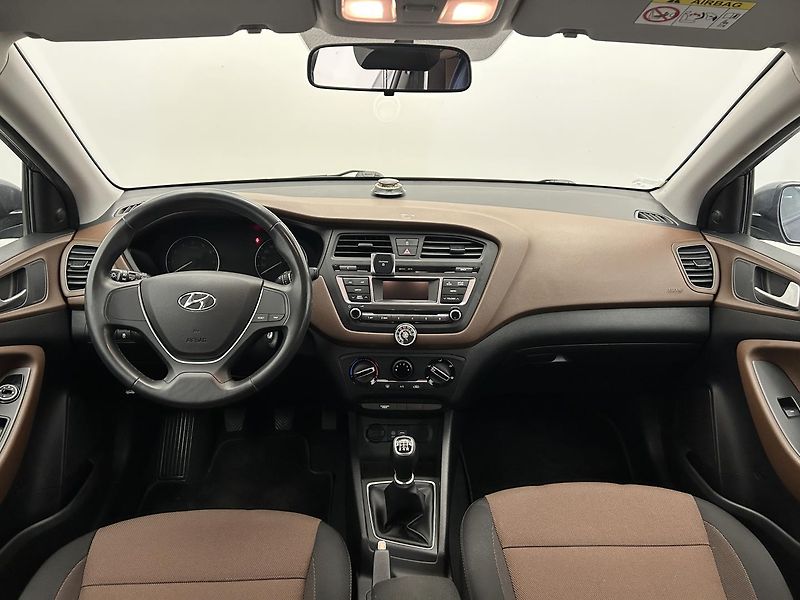 Hyundai i20 1.2 i Comfort - fotka 5 z 21