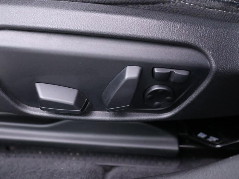 BMW Řada 2 2,0 M235i 225kW CZ xDrive - fotka 17 z 40