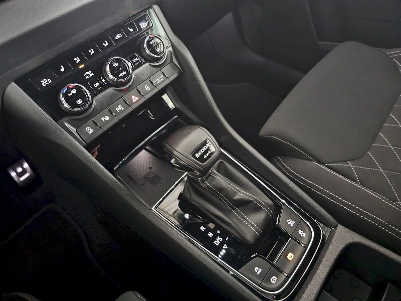 Škoda Karoq (2024) 2.0TDI 110kW 4X4 DSG Sportline - fotka 25 z 33