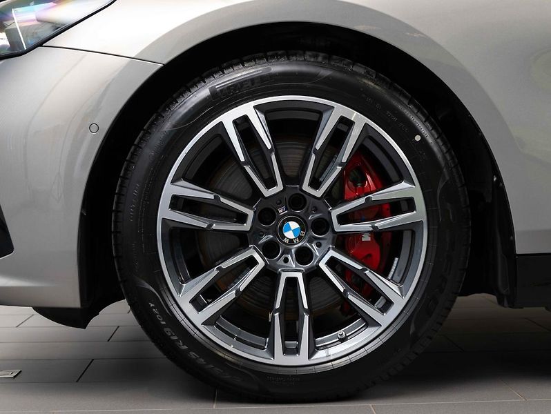 BMW Řada 5 540d xDrive Touring - fotka 6 z 23
