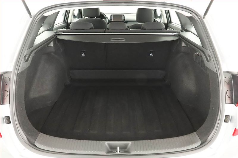 Hyundai i30 (2024) Comfort 1.0 T-GDI, ČR,1.maj - fotka 13 z 14