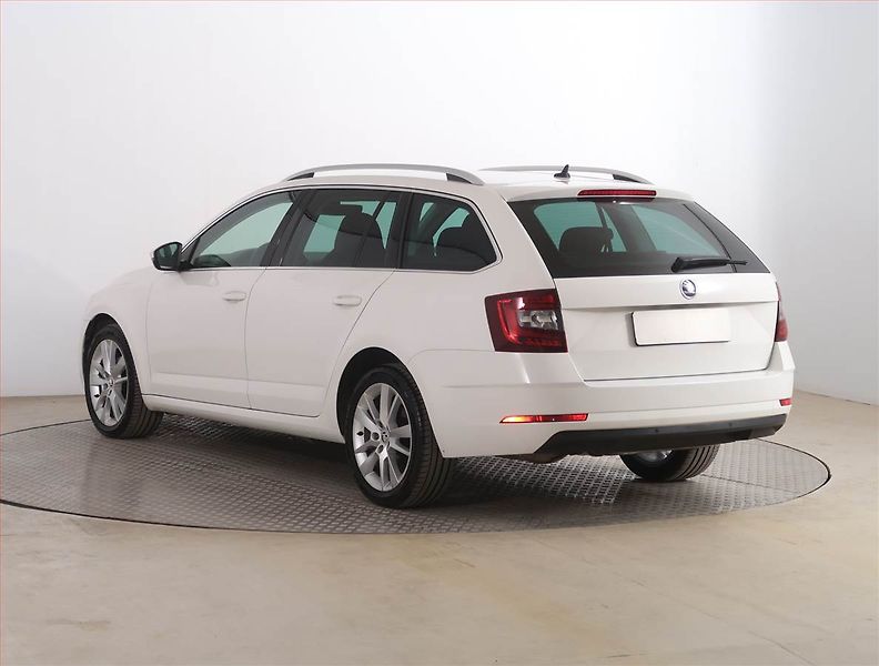 Škoda Octavia (2018) Style 1.5 TSI, Automat, Navi - fotka 4 z 21