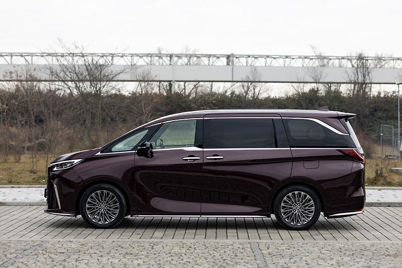 Lexus LM 350h  350H 2,5 HEV Luxury VIP Amonit - fotka 39 z 39