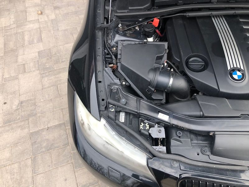 BMW Řada 3 (2010) 330 xDrive 180 kW, automat - fotka 25 z 29