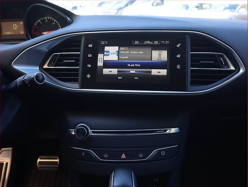 Peugeot 308 (2016) Allure 1.6 BlueHDi, Automat - fotka 12 z 22