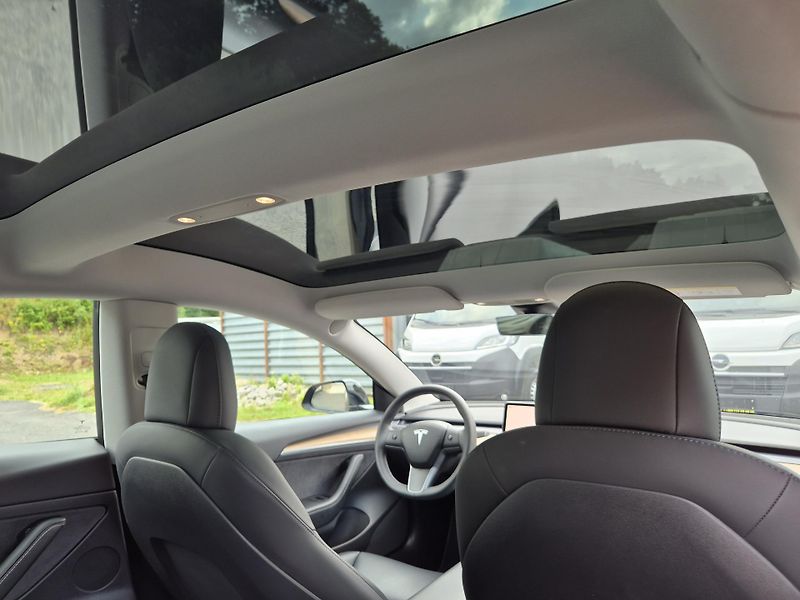 Tesla Model 3 STANDART RANGE 208kw SOH 94% - fotka 45 z 49