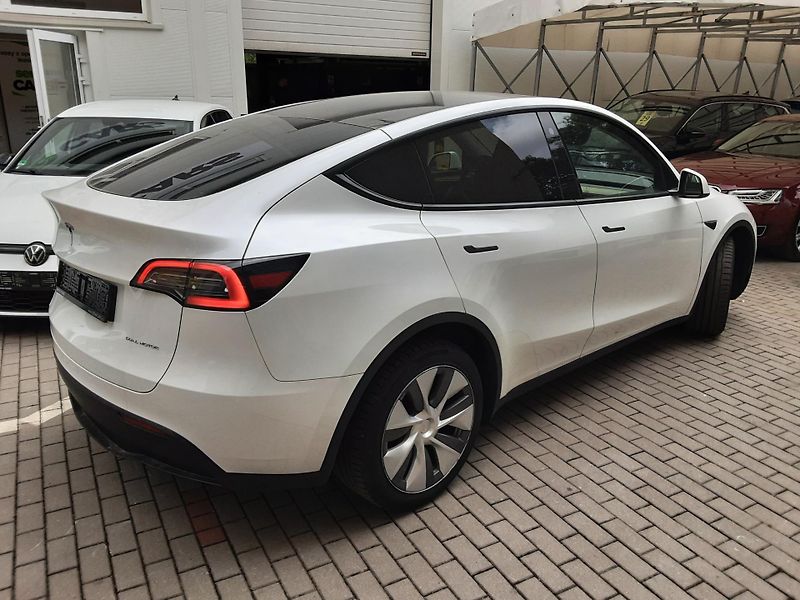 Tesla Model Y (2023) Long Range AWD DE SoH 90.2% - fotka 2 z 6