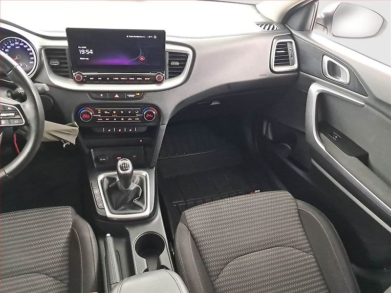 Kia Ceed (2023) Top 1.5 T-GDI - fotka 8 z 17