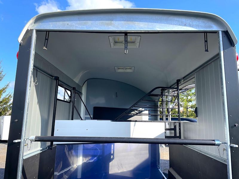 Cheval Liberté (2026) MAXI 3 ČERNÝ - fotka 17 z 28