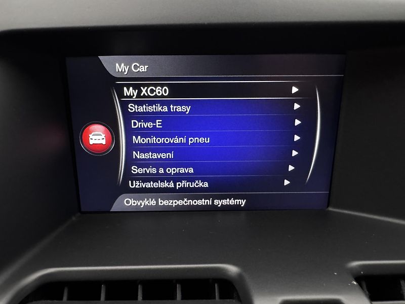 Volvo XC60 D4 R-DESIGN AUT - fotka 39 z 46