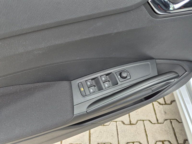 Škoda Fabia (2025) Selection 1.0 TSI 70 kW 5°manu - fotka 12 z 27