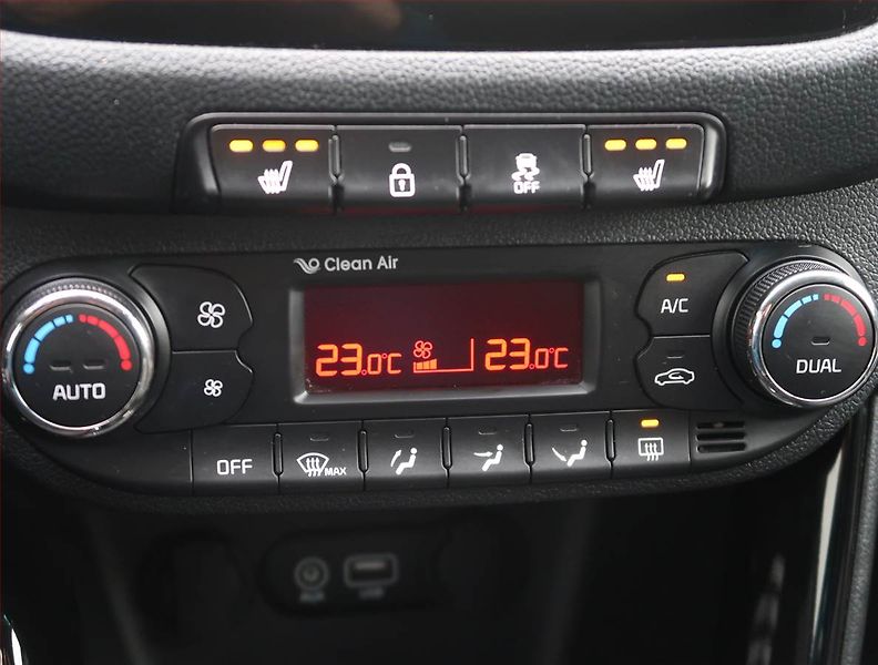 Kia Ceed (2017) Premium 1.6 CRDi, Serv.kniha - fotka 19 z 20